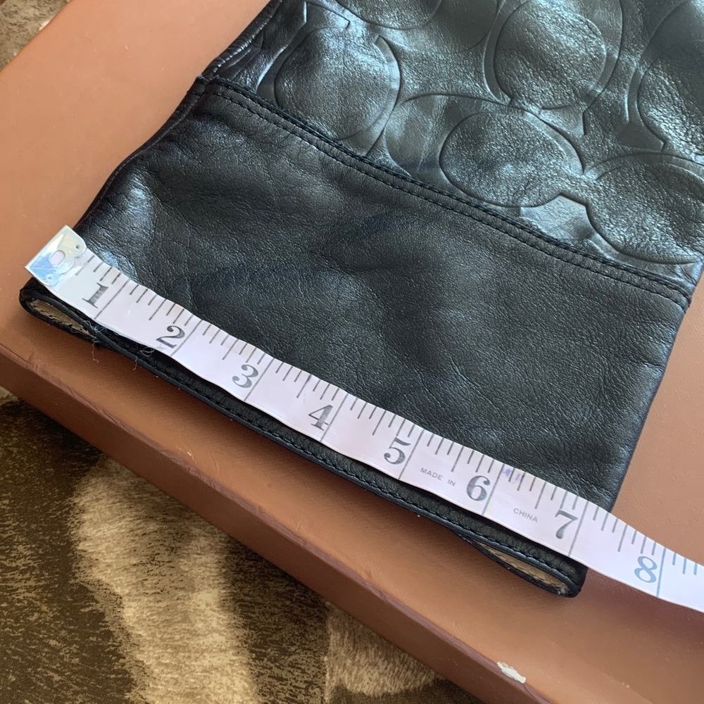 COACH 
CHARITY EMBOSSD CALF
0354
BLACK
Made in Italy 8B
Coach 1941 - Picture 9 of 16